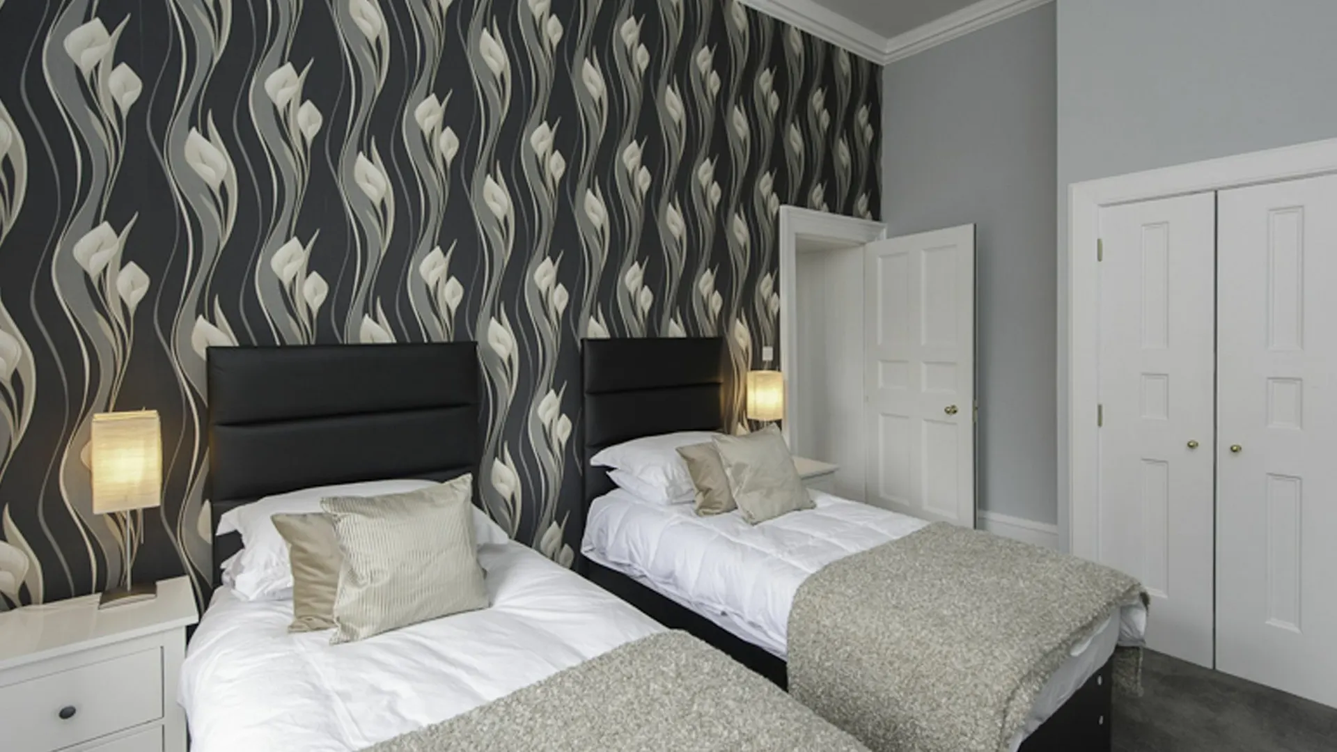 Parliament Apartment Edinburgh 0*,